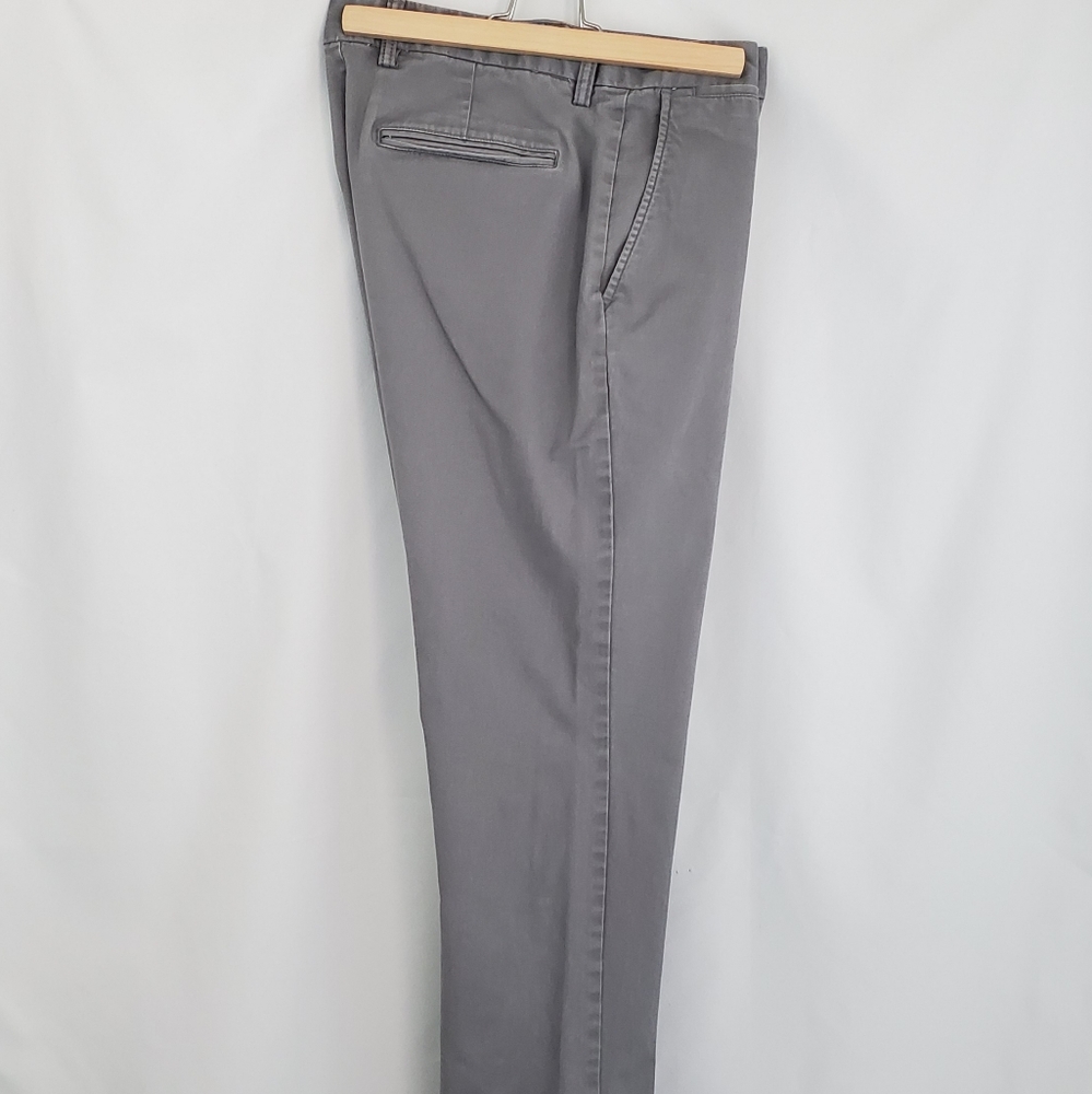 SOLD Old Navy Men's Gray Chino Casual Pant - Picture 3 of 6